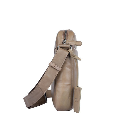 Umhängetasche 20x22,5cm in Taupe mit Reißverschluss (Kopie) - leder-accessoires.com