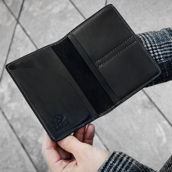Briefmappe| Passhülle 10 x 14,5cm in Schwarz Steckfächern - leder-accessoires.com