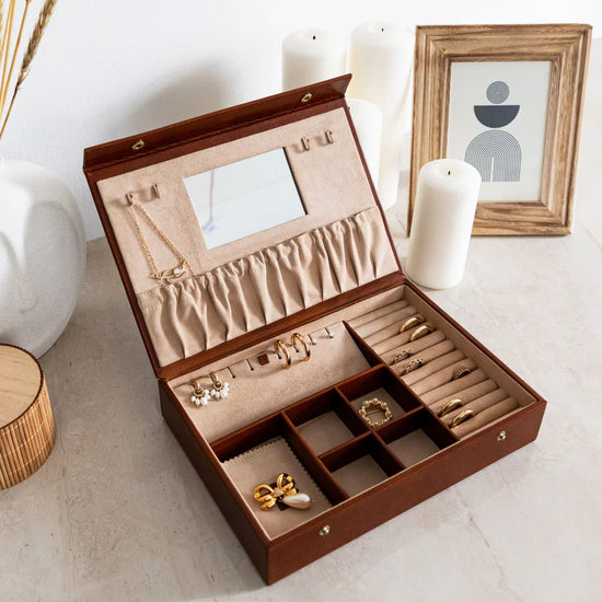 Schmuckdose 29,5 x 20,5m in Cognac mit Deckel und Druckknöpfen - leder-accessoires.com
