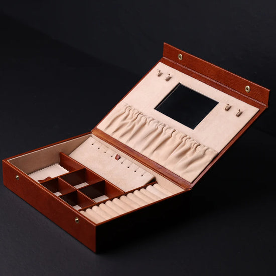 Schmuckdose 29,5 x 20,5m in Cognac mit Deckel und Druckknöpfen - leder-accessoires.com