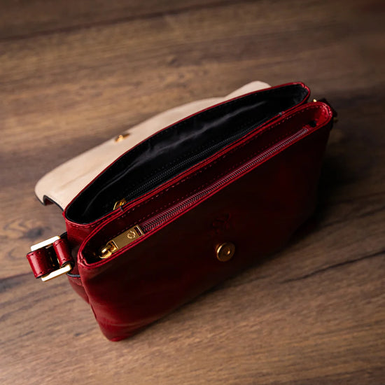 Umhängetasche|Crossover 24 x 17cm in Rot aus Leder mit Überschlag - leder-accessoires.com