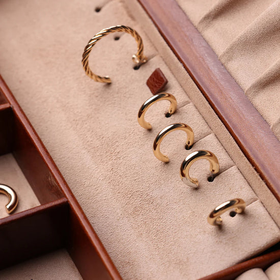 Schmuckdose 29,5 x 20,5m in Cognac mit Deckel und Druckknöpfen - leder-accessoires.com
