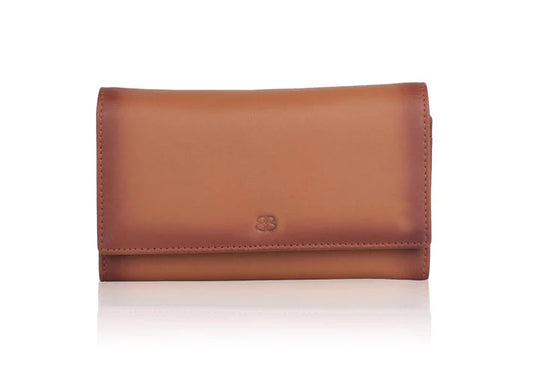 Elegante Damenbörse aus cognacfarbenem Echtleder im Querformat mit Druckknopfverschluss