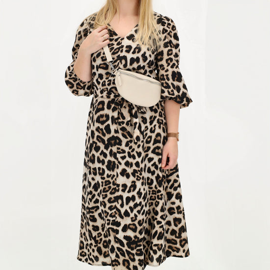 Bodybag 23x13cm in Beige mit Reißverschluss - leder-accessoires.com