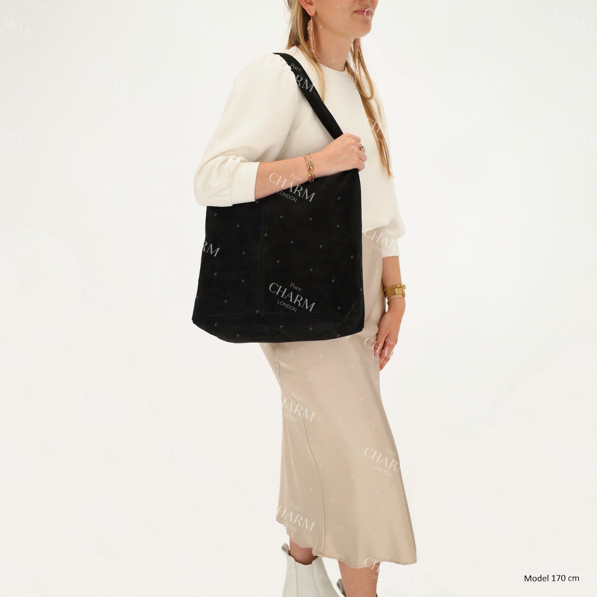 Umhängetasche 36,5x30cm inSchwarz mit Reißverschluss - leder-accessoires.com