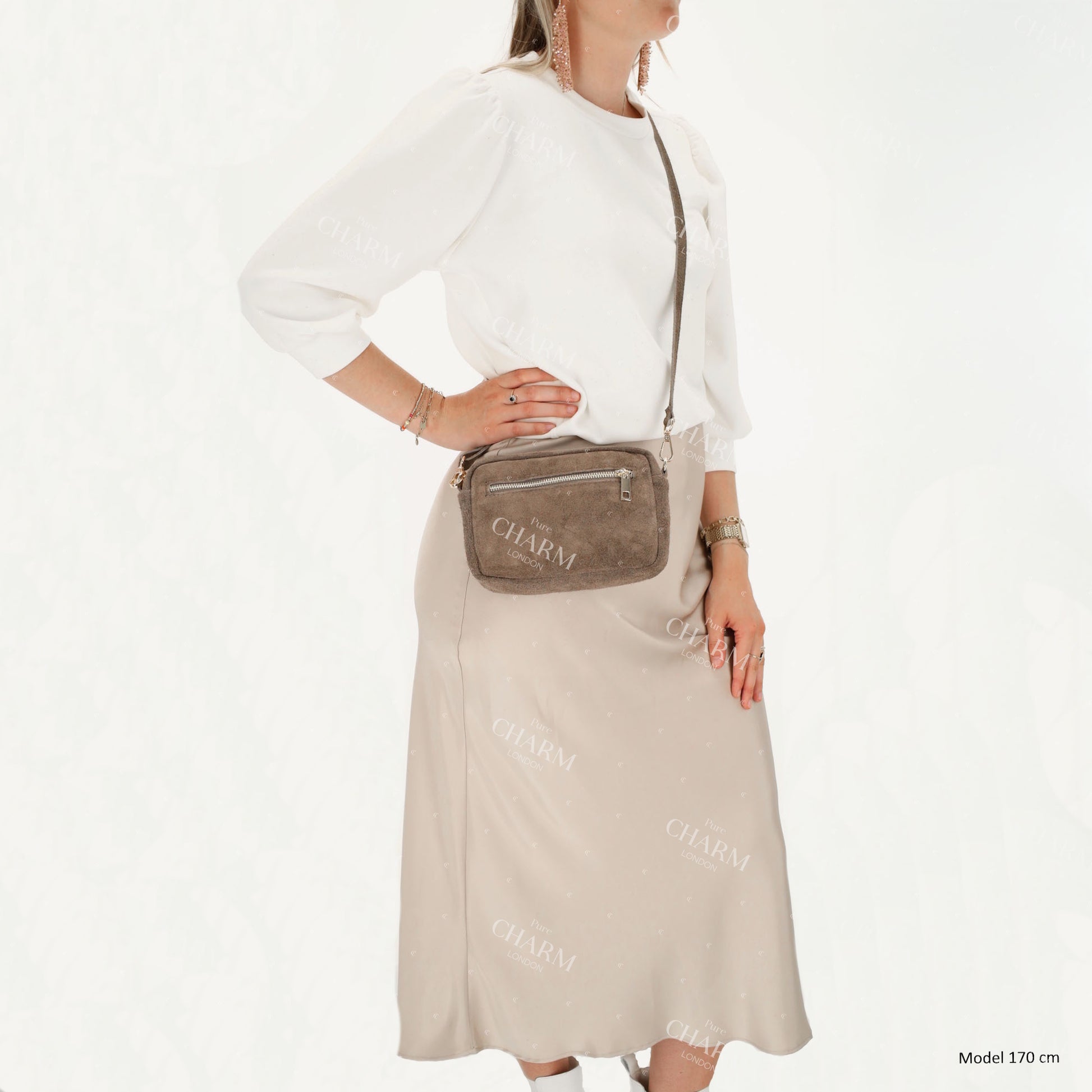 Umhängetasche 19,5x13cm in Taupe mit Reißverschluss - leder-accessoires.com