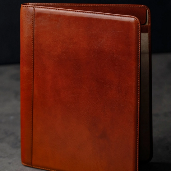 Dokumenten-|Schreibmappe 24x2,5x32cm in Cognac - leder-accessoires.com