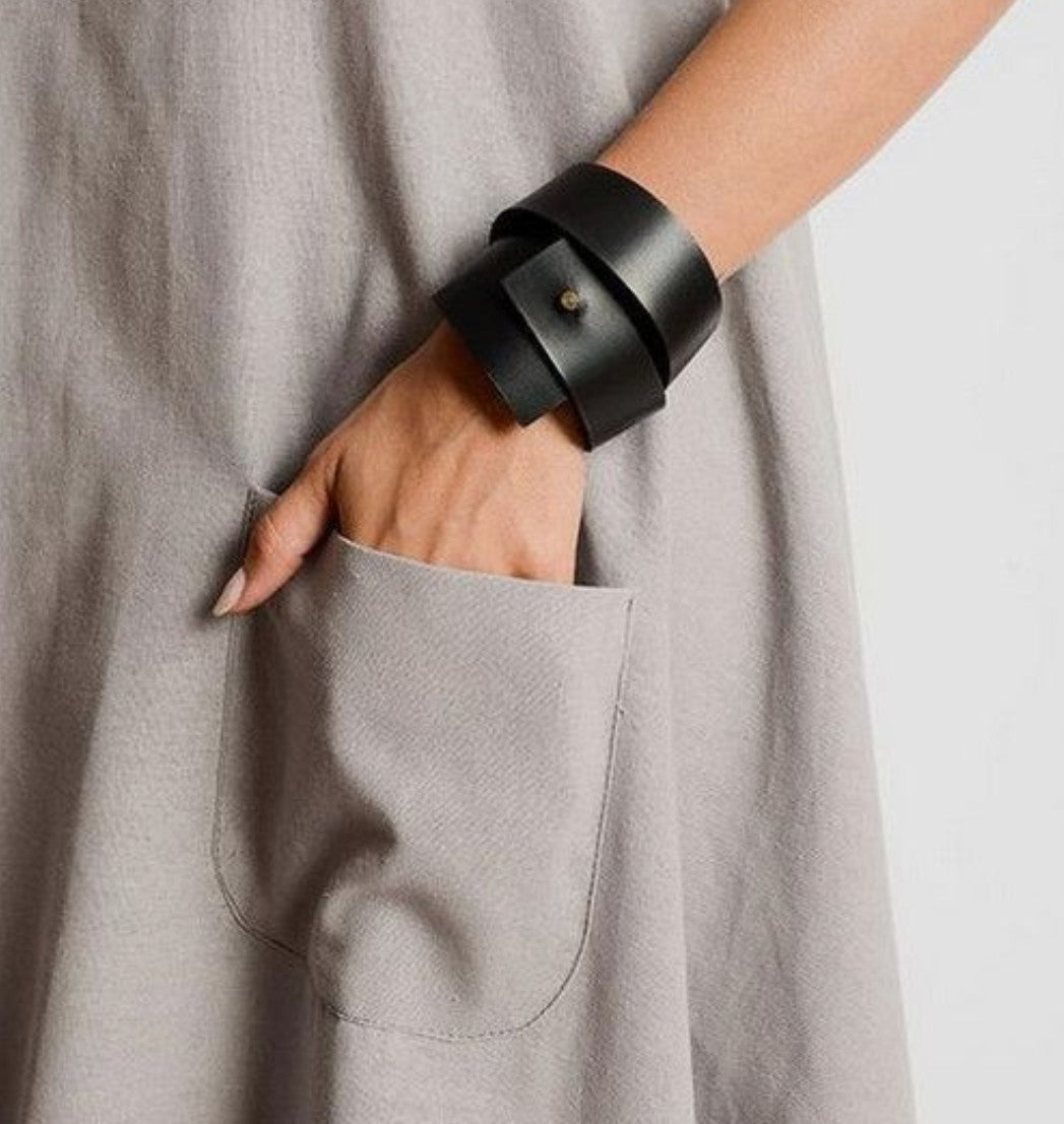 DEIN STIL. DEIN LEDER. DEIN SPRUCH. - Workshop für Lederarmbänder und Lederringe │ SAMSTAG 09. MAI 2026 18 UHR - leder-accessoires.com