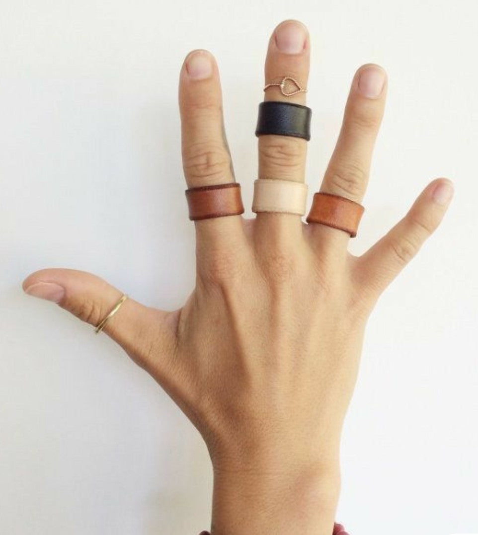 DEIN STIL. DEIN LEDER. DEIN SPRUCH. - Workshop für Lederarmbänder und Lederringe │ SAMSTAG 09. MAI 2026 18 UHR - leder-accessoires.com