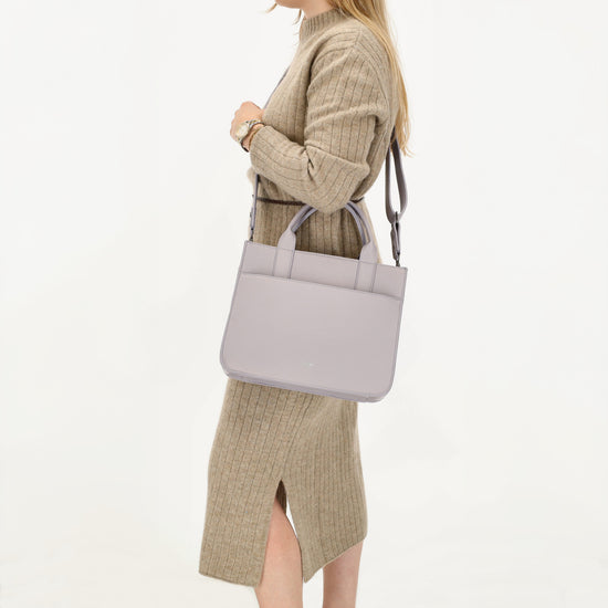 Shopper 30x24,5cm in Flieder mit Reißverschluss und Kurzgriff - leder-accessoires.com