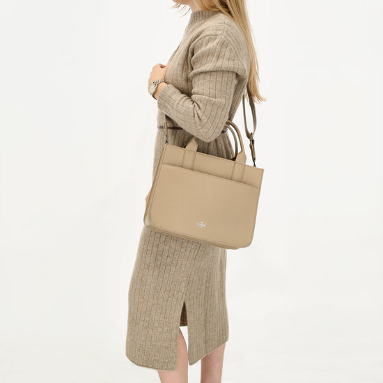 Shopper 30x24,5cm in Helltaupe mit Reißverschluss und Kurzgriff - leder-accessoires.com