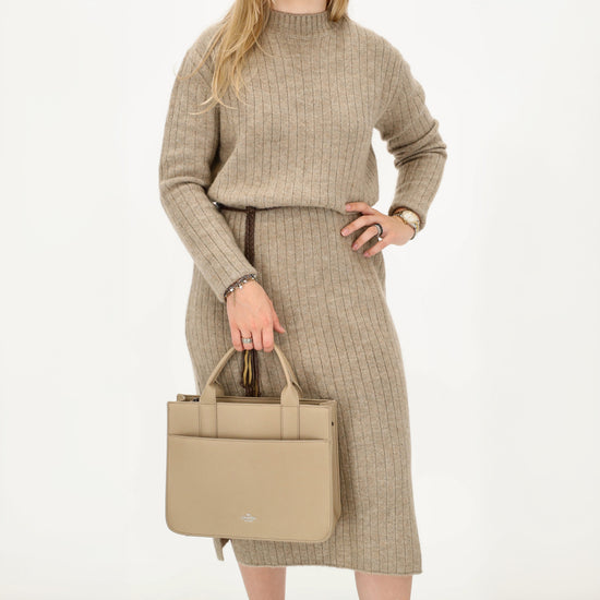 Shopper 30x24,5cm in Helltaupe mit Reißverschluss und Kurzgriff - leder-accessoires.com