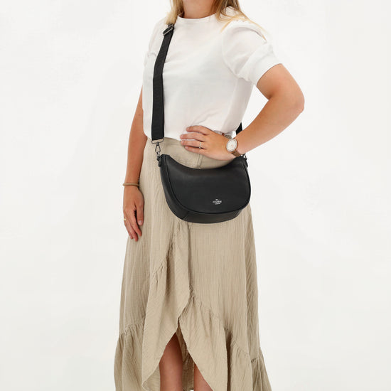 Schultertasche 25x20cm in Schwarz mit Reißverschluss und Wechselriemen - leder-accessoires.com