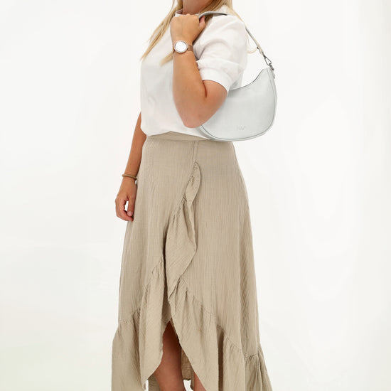 Schultertasche 25x20cm in Silber mit Reißverschluss und Wechselriemen - leder-accessoires.com