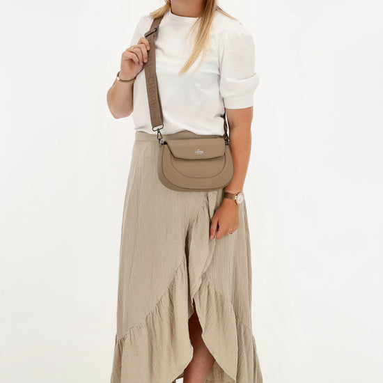 Schultertasche 23x13,5cm in Taupe mit Reißverschluss und Überschlag - leder-accessoires.com