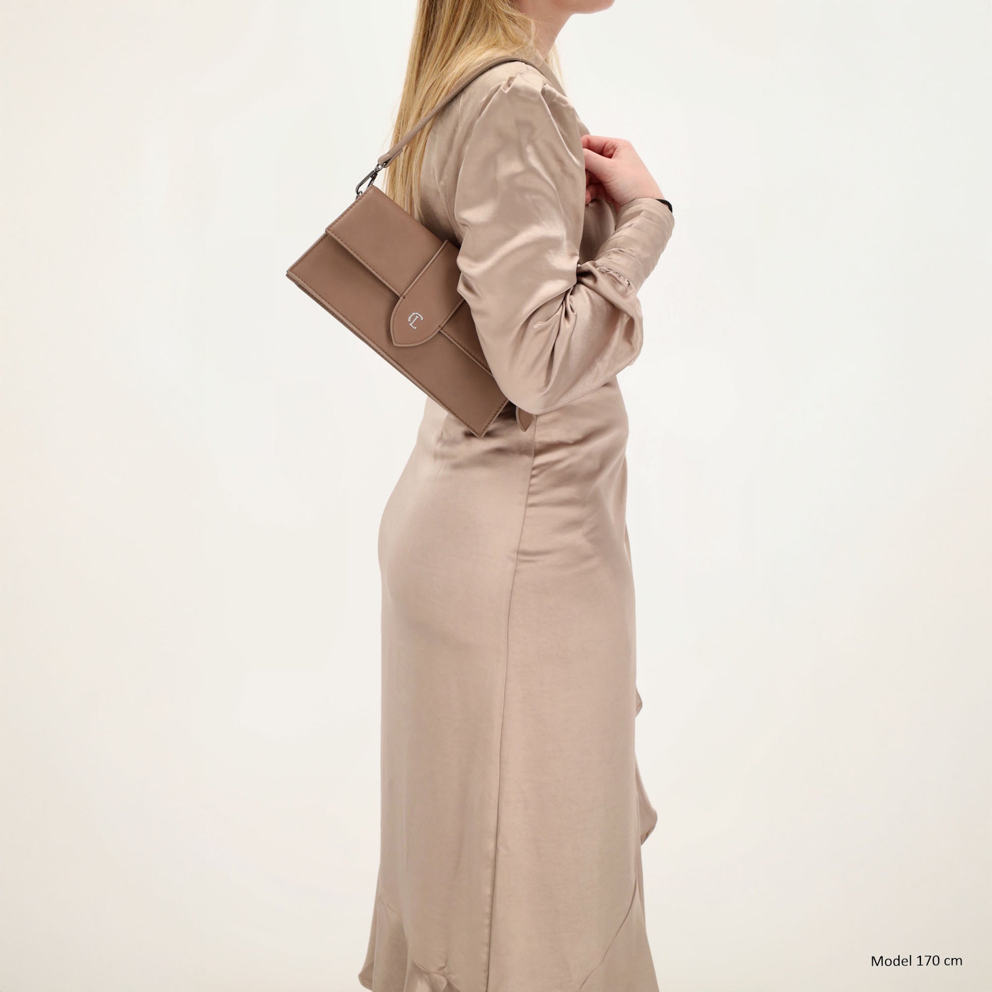 Schultertasche| Clutch 26 x 13cm in Taupe mit Überschlag - leder-accessoires.com