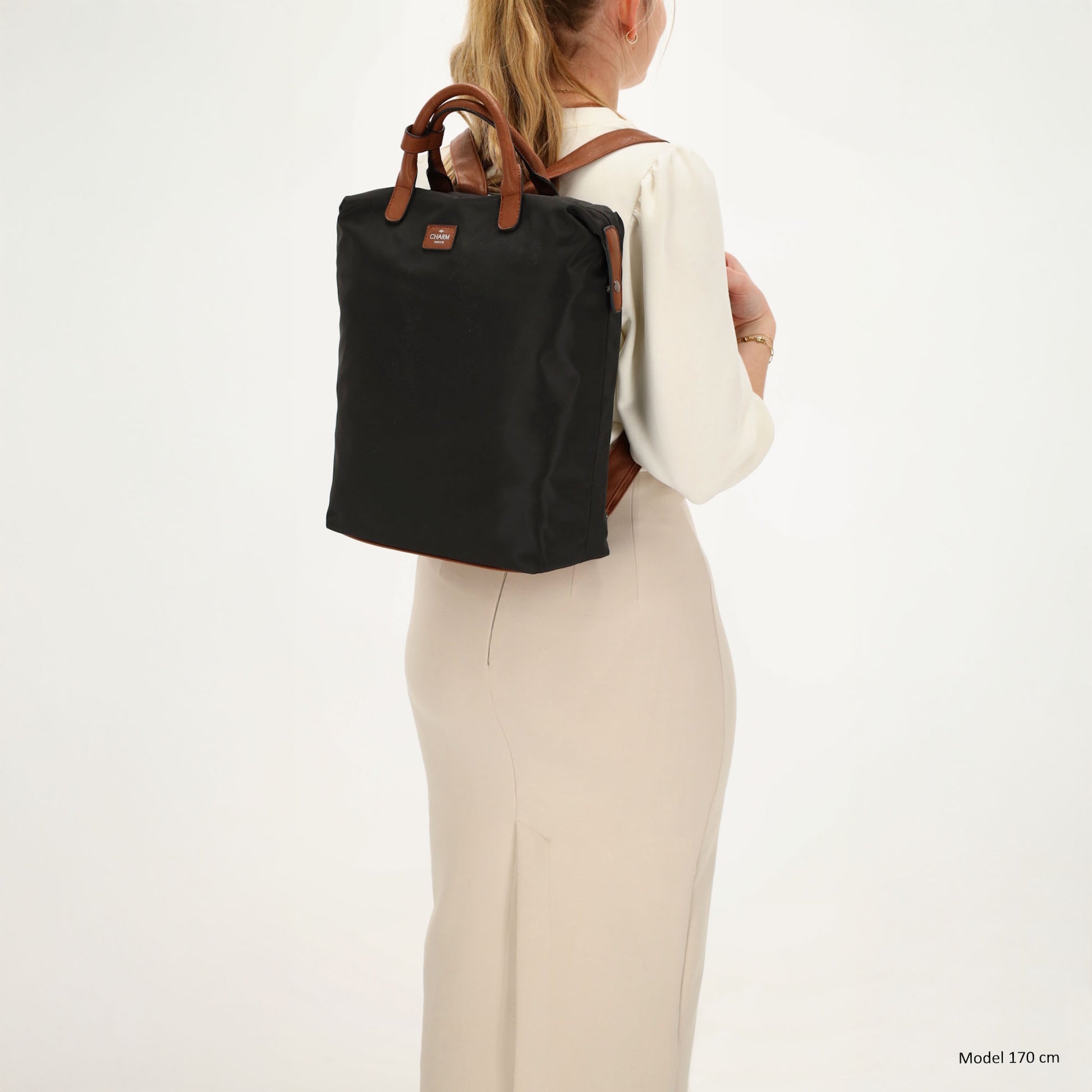 Rucksack 28 x 40cm in Schwarz aus Nylon|Polyester mit Reißverschluss - leder-accessoires.com