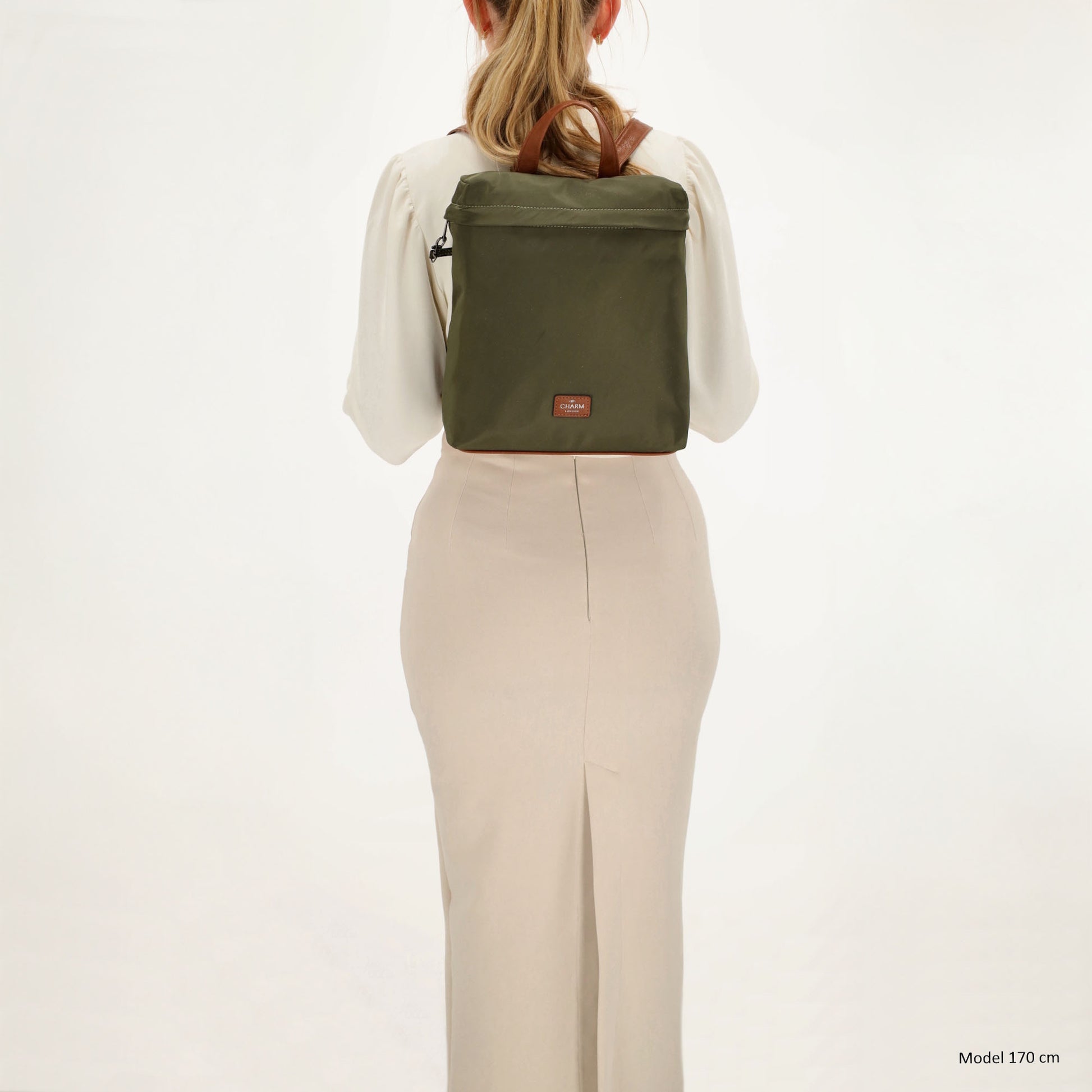 Rucksack 26 x 29cm in Oliv|Grün aus Nylon|Polyester - leder-accessoires.com