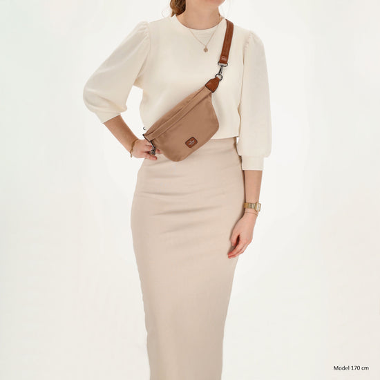 Bodybag 22x14cm in Taupe mit Reißverschluss - leder-accessoires.com