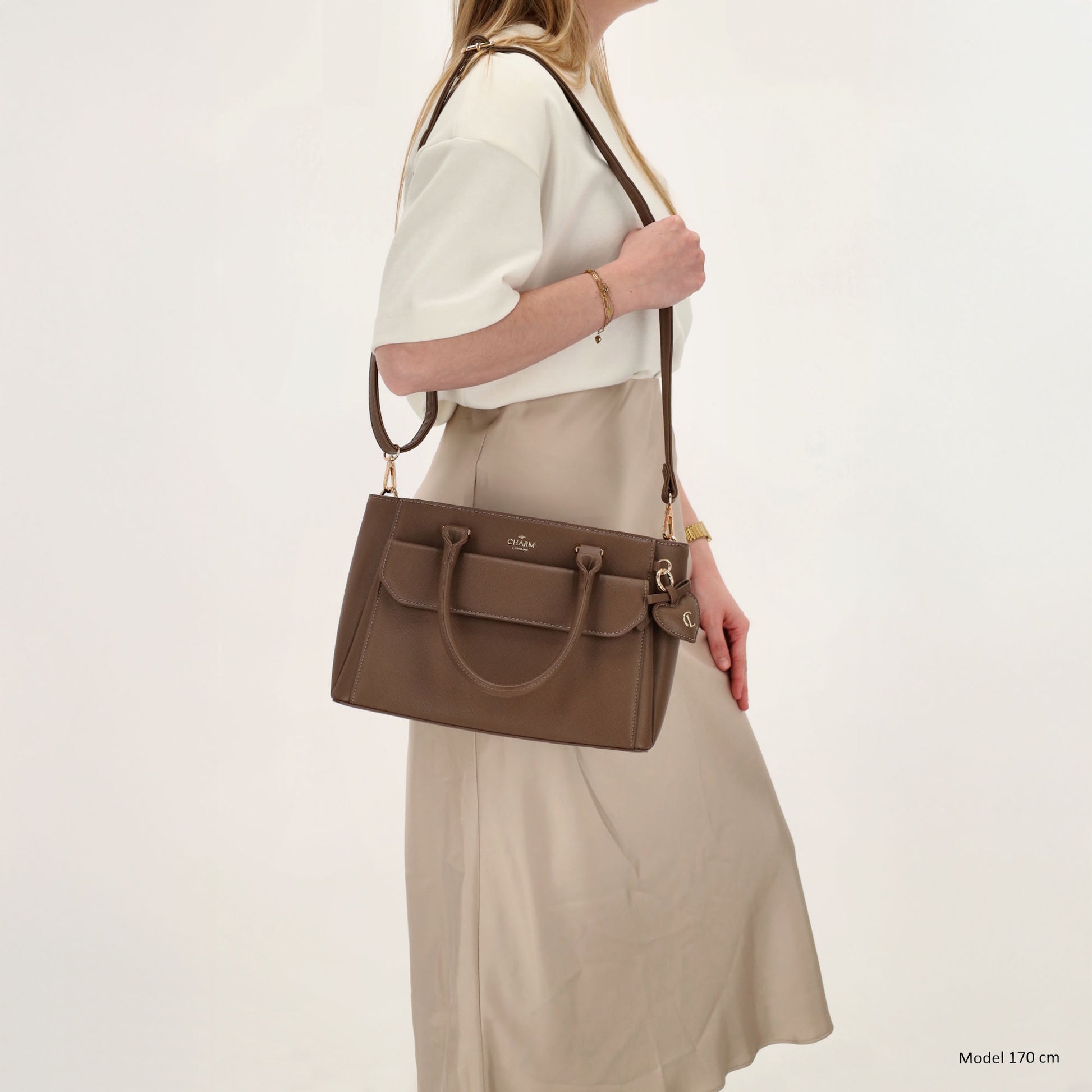 Schultertasche 24x17cm in Braun aus Kunstleder - leder-accessoires.com