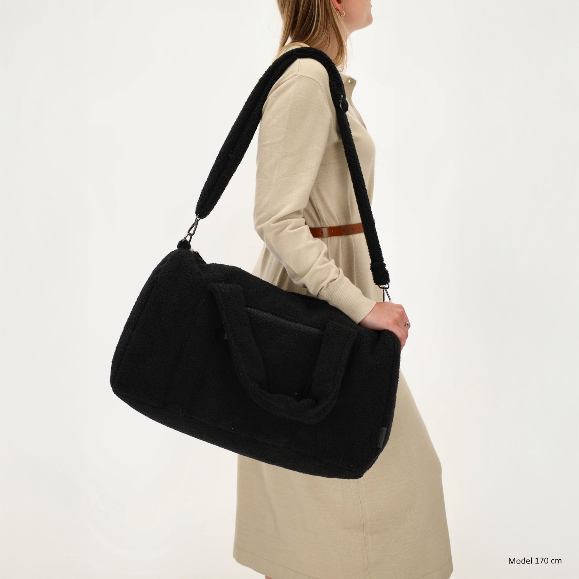 Reisetasche Teddy 50x32cm  in Schwarz mit Reißverschluss - leder-accessoires.com