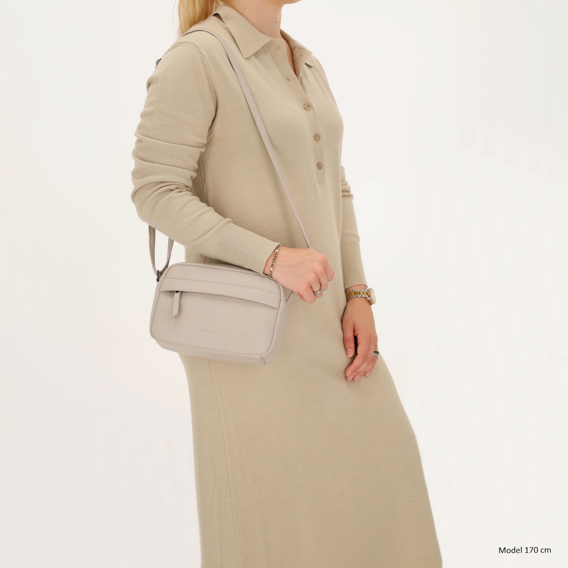 Taupe Umhängetasche 21x13,5cm im minimalistischen Design - leder-accessoires.com