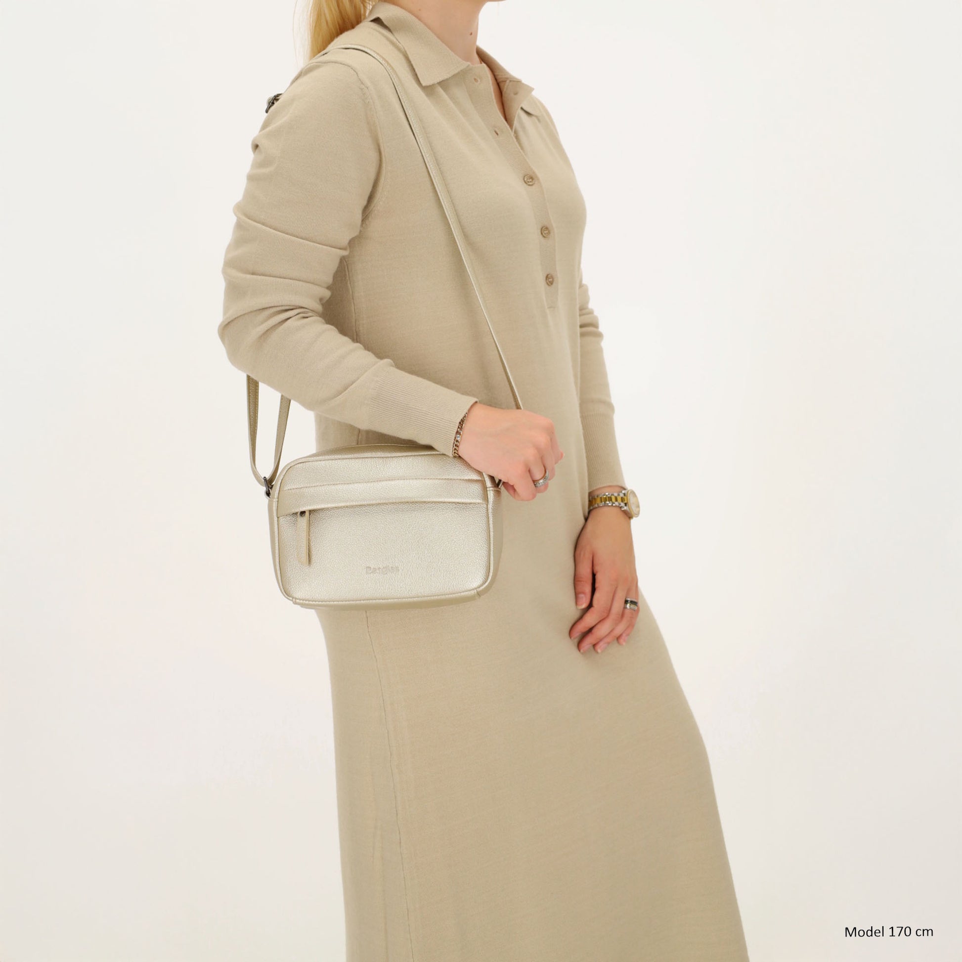 Light Gold Crossbody 21x13,5cm Bag in edler Lederoptik - leder-accessoires.com