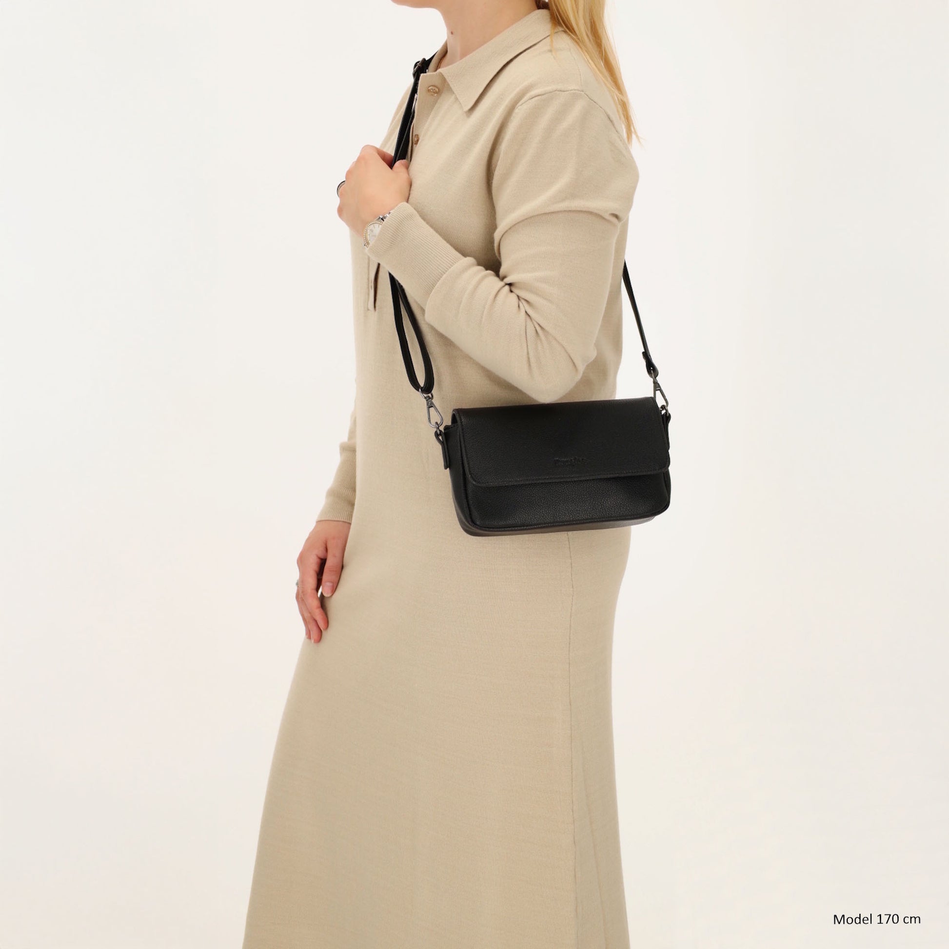 Schultertasche 25x12cm in Schwarz aus Kunstleder - leder-accessoires.com
