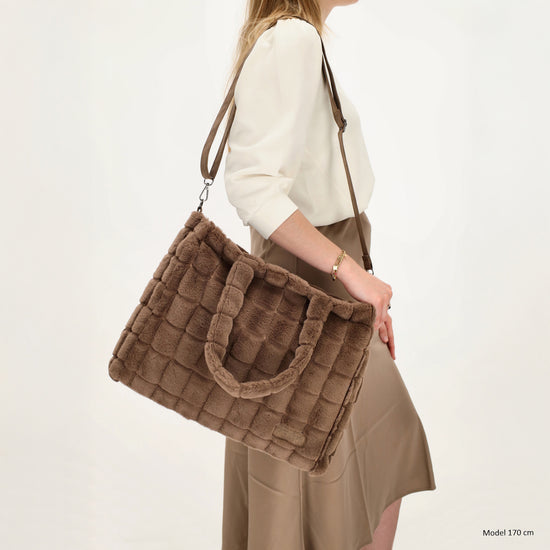Shopper 32,5x39cm Dunkeltaupe in Fell-Optik - leder-accessoires.com