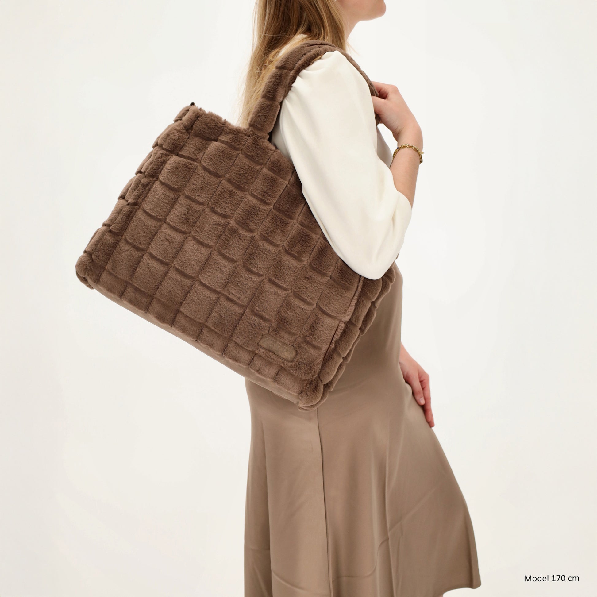 Shopper 32,5x39cm Dunkeltaupe in Fell-Optik - leder-accessoires.com