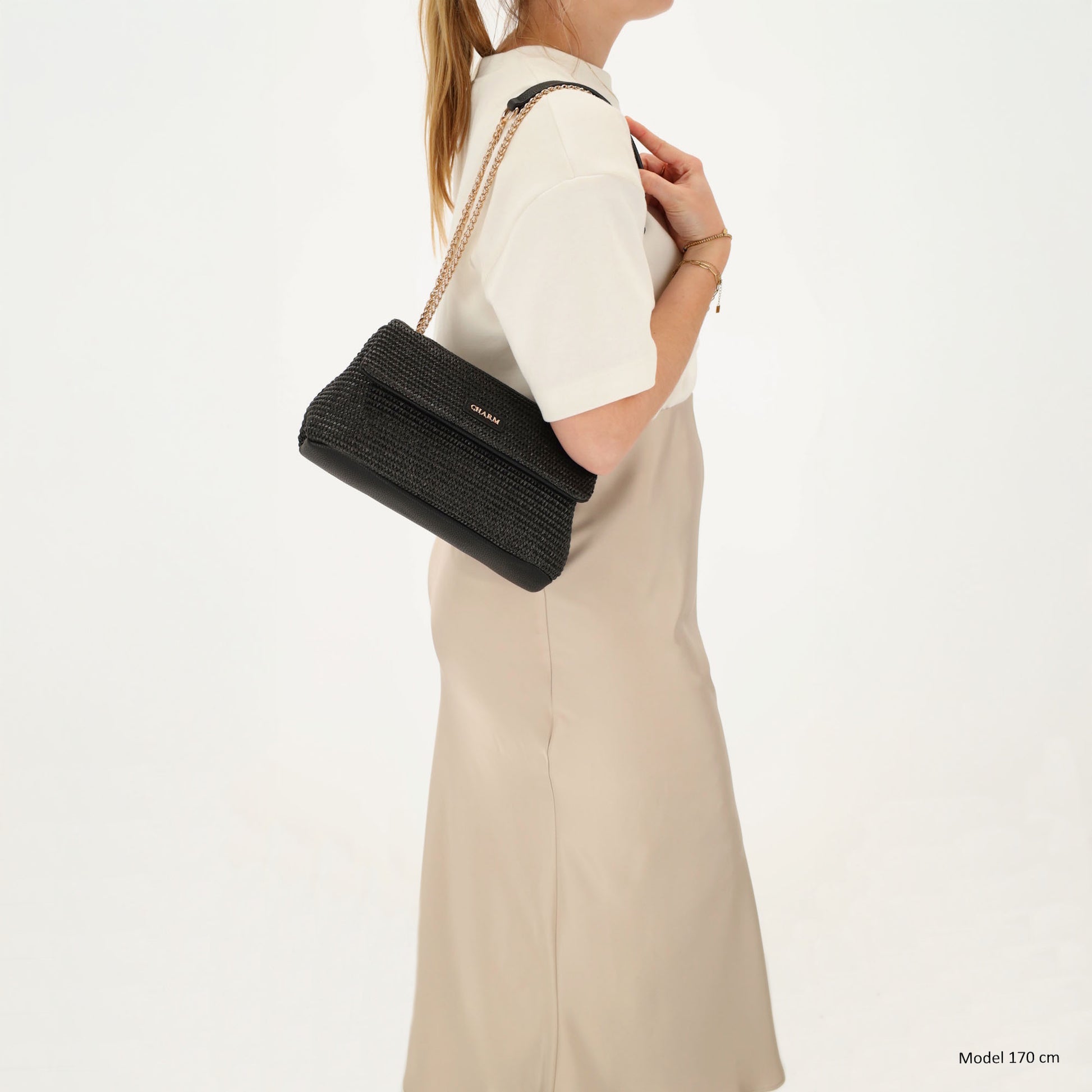 Elegante Strohtasche 26x16,5cm Schwarz – Crossbody & Schultertragbar - leder-accessoires.com