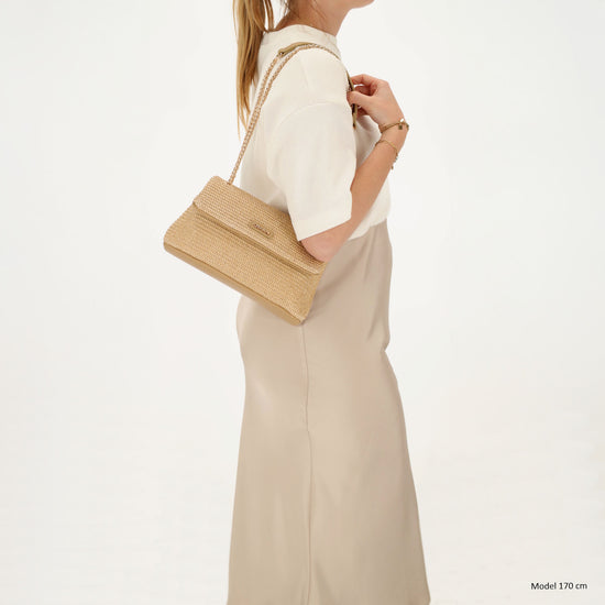 Sommer Tasche 26x16,5cm Damen Beige – Goldkette & praktische Fächer - leder-accessoires.com