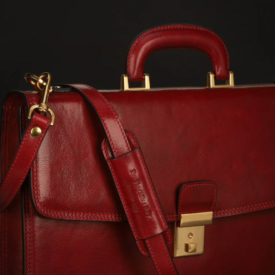 Dokumententasche 39,5 x 29,5m in Rot aus Leder mit Überschlag und Schloss - leder-accessoires.com