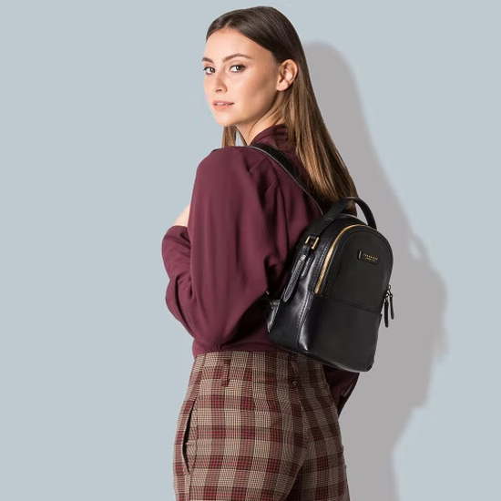 Rucksack in Schwarz aus Leder - leder-accessoires.com