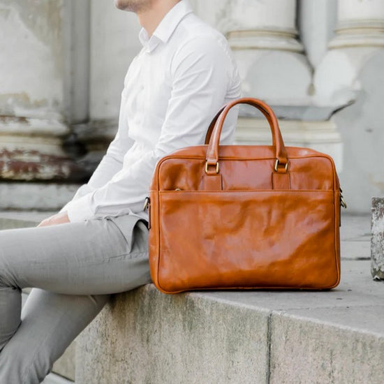 Businesstasche aus Leder in Cognac mit Reißverschluss und Vortasche - leder-accessoires.com