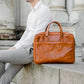 Businesstasche aus Leder in Cognac mit Reißverschluss und Vortasche