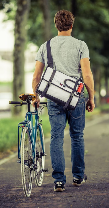 Messengerbag Gordon 18L in Schwarz