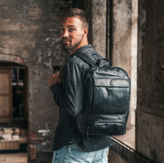 Rucksack aus Leder in Schwarz - leder-accessoires.com