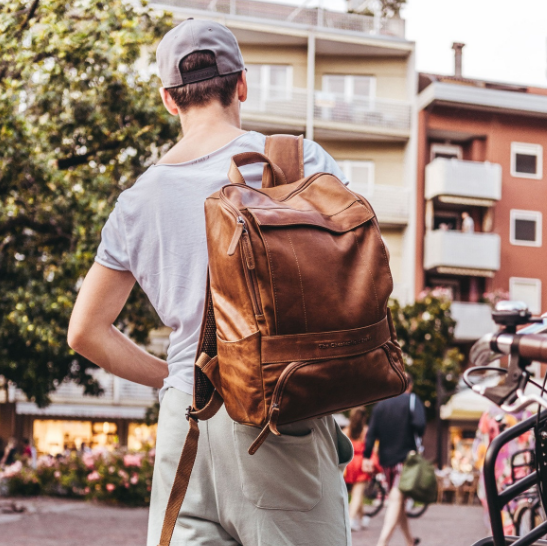 Rucksack aus Leder in Cognac
