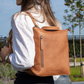 Rucksack|Crossover aus Leder in Cognac