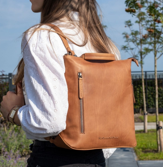 Rucksack|Crossover aus Leder in Cognac