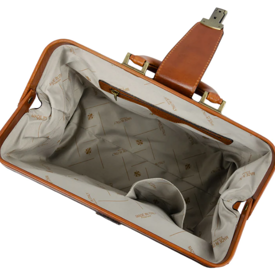 Arzttasche|Doctor Bag aus Leder in Cognac mit Steckschloss - leder-accessoires.com