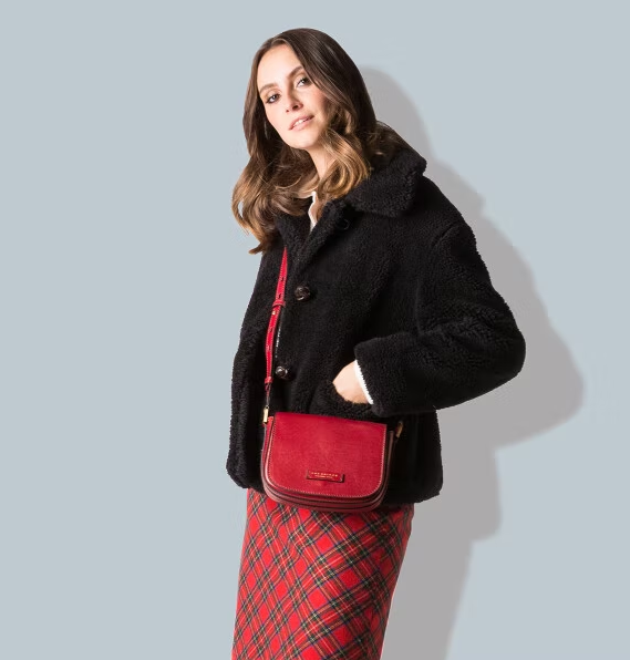 Umhängetasche mit Überschlag in Rot aus Leder - leder-accessoires.com