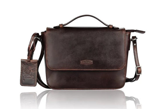Umhängetasche aus Leder in Braun mit Überschlag und Kurzgriff - leder-accessoires.com