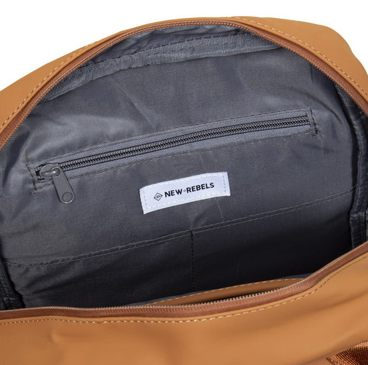 Laptoprucksack 9L in Cognac mit verschweißten Reißverschlüssen