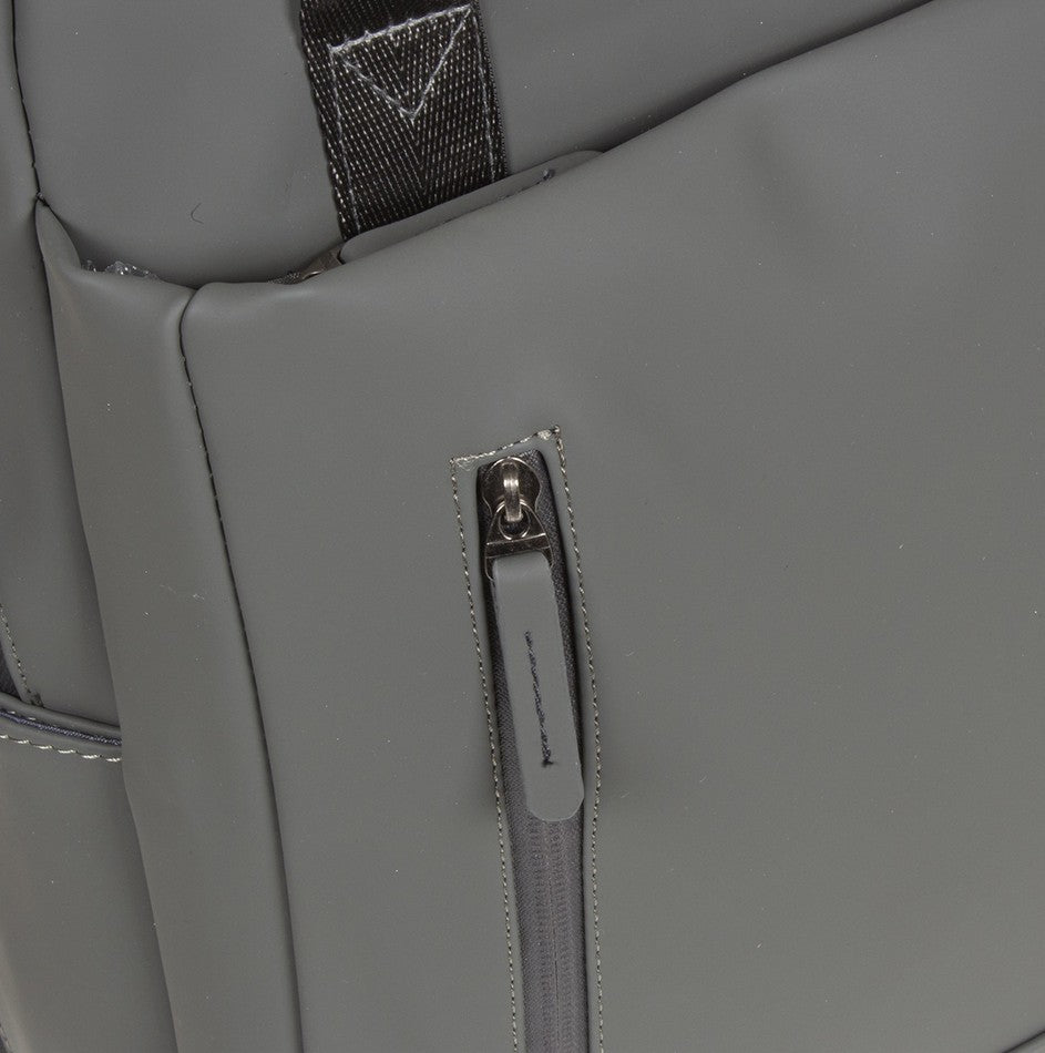 Laptoprucksack 9L in Grau mit verschweißten Reißverschlüssen - leder-accessoires.com