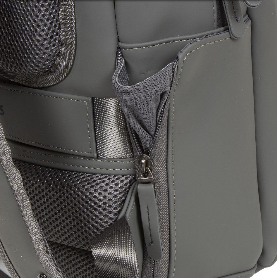 Laptoprucksack 9L in Grau mit verschweißten Reißverschlüssen - leder-accessoires.com