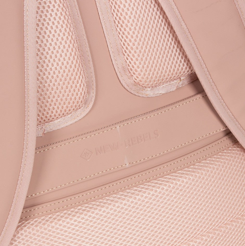 Rucksack 11L in Rose mit Vortasche - leder-accessoires.com
