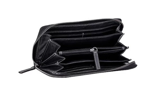 Langbörse aus Leder in Schwarz mit Rundumreißverschluss und Nieten - leder-accessoires.com