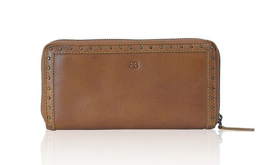 Langbörse aus Leder in Cognac mit Rundumreißverschluss und Nieten - leder-accessoires.com